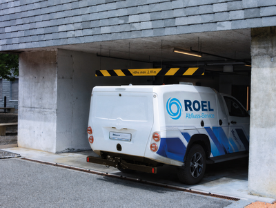 Roel MicroCombi Fahrzeug Rohrreinigung bei Tiefgarageneinfahrt